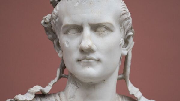 Un busto de Calígula - Sputnik Mundo