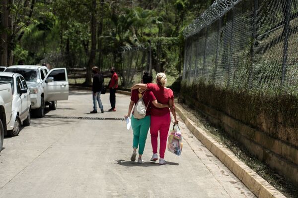 Temor y alegría, el sentir de venezolanas que abrazan la libertad en medio de la pandemia Temor y alegría, el sentir de venezolanas que abrazan la libertad en medio de la pandemia - Sputnik Mundo