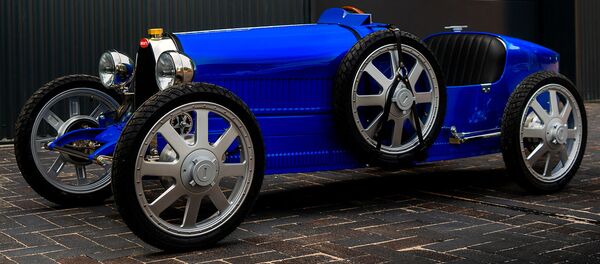 Una versión actualizada del mítico coche Type 35 de la empresa automotriz Bugatti - Sputnik Mundo