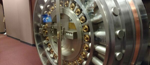 Puerta de bóveda en un banco - Sputnik Mundo