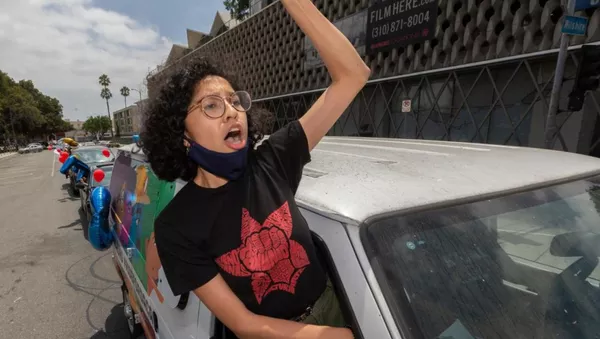 Joven migrante en EEUU se muestra a favor de la Acción Diferida para los Llegados en la Infancia (DACA), el 18 de junio del 2020 - Sputnik Mundo