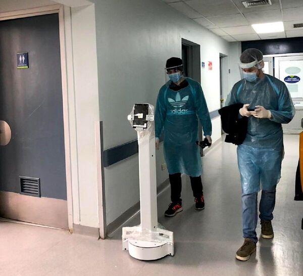 El robot chileno que está revolucionando la pandemia de COVID-19 El robot chileno que está revolucionando la pandemia de COVID-19 - Sputnik Mundo