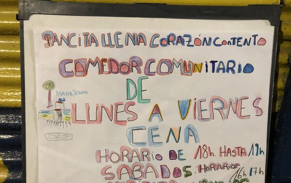 El comedor 'Pancita llena, corazón contento' entrega cenas de lunes a viernes y meriendas los sábados - Sputnik Mundo