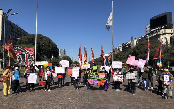 Las organizaciones reclaman el reconocimiento del trabajo voluntario en los barrios populares - Sputnik Mundo