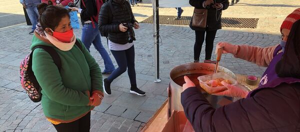 Las organizaciones reclaman el reconocimiento del trabajo voluntario en los barrios populares - Sputnik Mundo