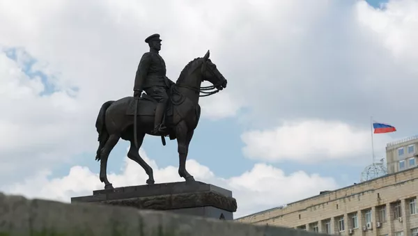 Un monumento al mariscal soviético Konstantín Rokossovski