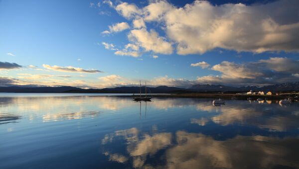 Reflejos sobre el puerto de Ushuaia (Argentina) - Sputnik Mundo