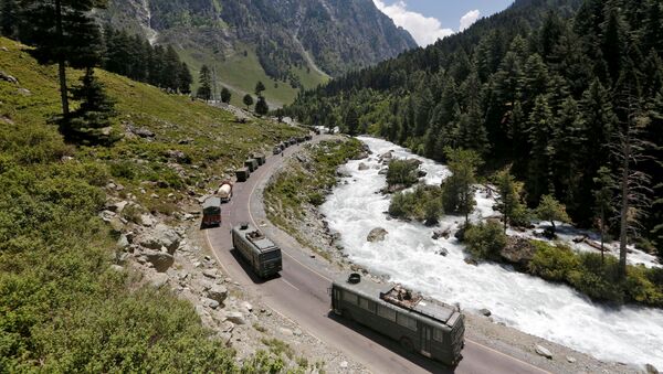 Un convoy militar indio en la zona de Ladakh - Sputnik Mundo