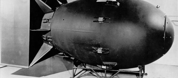 Una bomba nuclear estadounidense tipo 'Fat Man', que se utilizó en el bombardeo de Nagasaki - Sputnik Mundo
