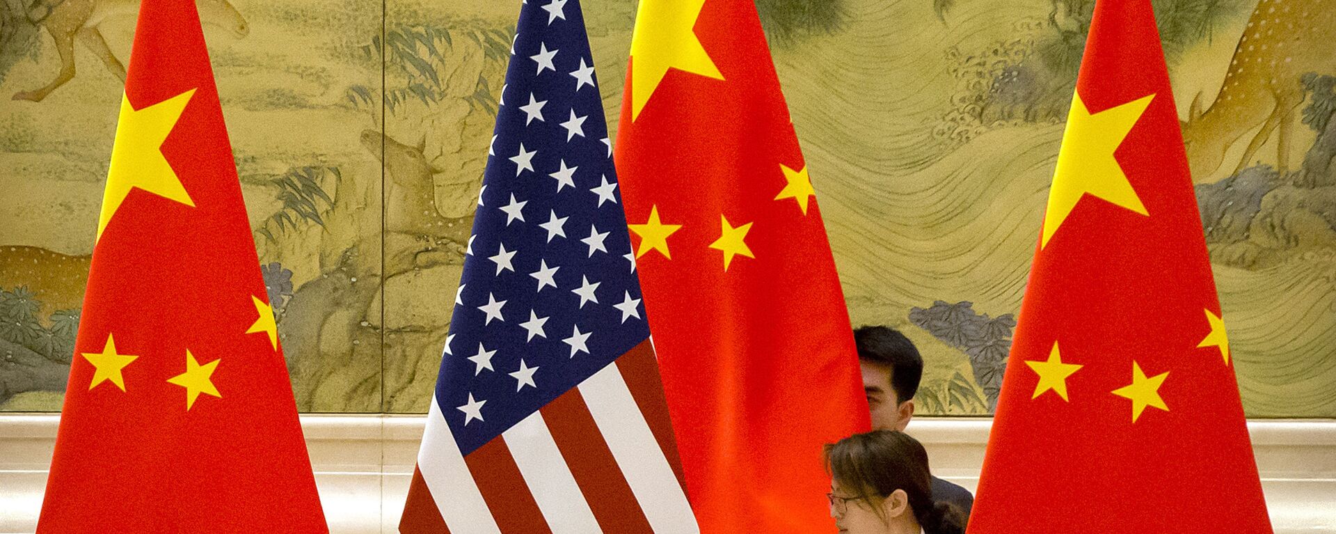 Banderas de Estados Unidos y China - Sputnik Mundo, 1920, 19.09.2022