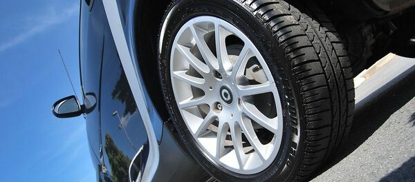 El neumático de un automóvil (imagen referencial) - Sputnik Mundo
