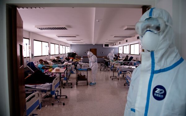 Pacientes COVID-19 asintomáticos permanecen recluidos recibiendo tratamiento en el Hospital Periférico de Coche - Sputnik Mundo