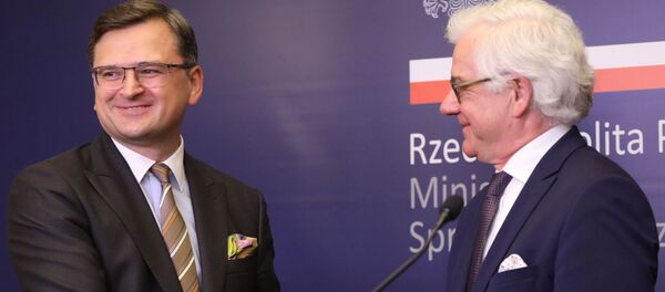 El ministro de Exteriores de Ucrania, Dmitri Kuleba y su homólogo polaco, Jacek Czaputowicz - Sputnik Mundo