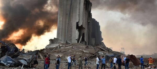 La explosión en el puerto que sacudió todo Beirut - Sputnik Mundo