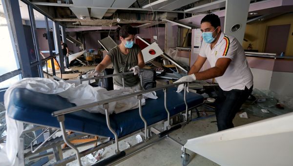 Un hospital en Beirut dañado por explosión Un hospital en Beirut dañado por explosión - Sputnik Mundo