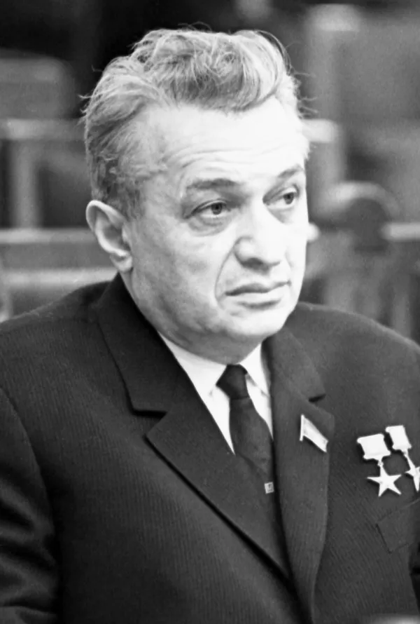 A la conquista del cielo: Artiom Mikoyán, el diseñador estrella que perfeccionó la aviación de la URSS A la conquista del cielo: Artiom Mikoyán, el diseñador estrella que perfeccionó la aviación de la URSS - Sputnik Mundo