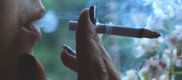 Humo de cigarro - Sputnik Mundo