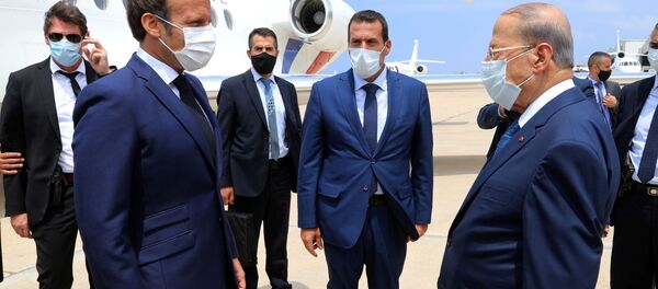 El presidente de Francia, Emmanuel Macron, y el presidente del Líbano, Michel Aoun - Sputnik Mundo