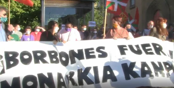 El problema no son los reyes, es la monarquía: protestas en Pamplona contra la institución | Vídeo El problema no son los reyes, es la monarquía: protestas en Pamplona contra la institución | Vídeo
