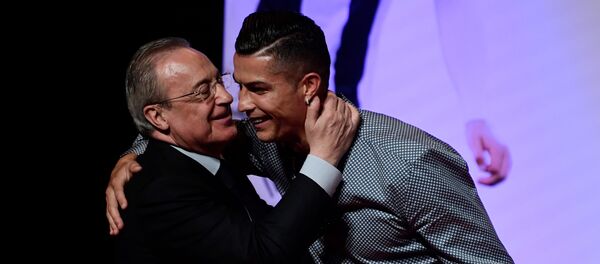 Florentino Pérez, presidente de Real Madrid, y Cristiano Ronaldo Florentino Pérez, presidente de Real Madrid, y Cristiano Ronaldo - Sputnik Mundo