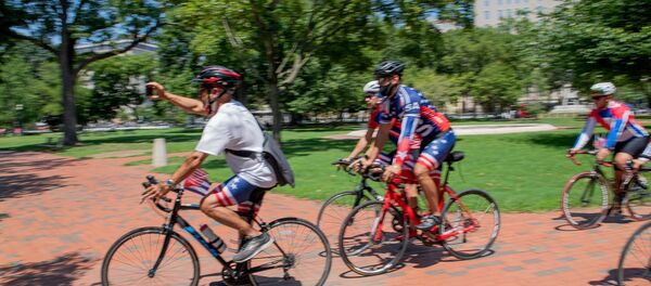 Сaravana encabezada por Carlos Lazo, el profesor cubanoamericano - Sputnik Mundo