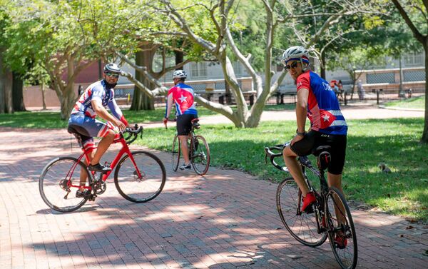 Сaravana encabezada por Carlos Lazo, el profesor cubanoamericano - Sputnik Mundo