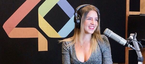 Paola Galina, locutora de la emisora de radio mexicana Los 40 Paola Galina, locutora de la emisora de radio mexicana Los 40 - Sputnik Mundo