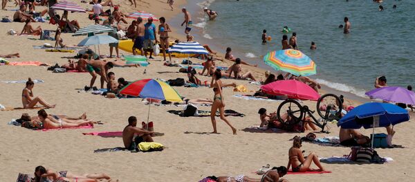 Una playa en Barcelona durante la pandemia de coronavirus - Sputnik Mundo