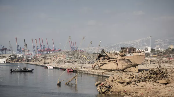Destrucciones en el puerto de Beirut tras la explosión