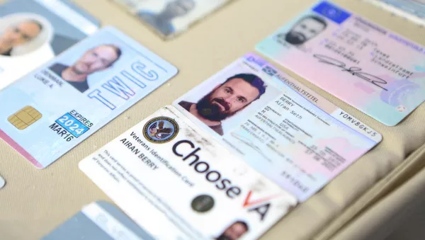 Documentos de los ciudadanos de EEUU, Luke Denman y Airan Berry, detenidos en Venezuela por un intento de golpe de Estado - Sputnik Mundo