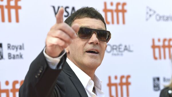 Antonio Banderas durante el estreno de la película 'The Laundromat' - Sputnik Mundo