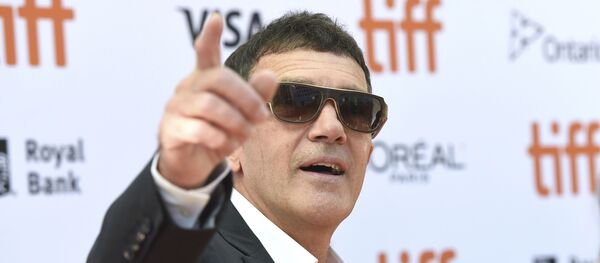 Antonio Banderas durante el estreno de la película 'The Laundromat' - Sputnik Mundo