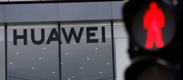 La fachada de una tienda de Huawei en Pekín, China La fachada de una tienda de Huawei en Pekín, China - Sputnik Mundo