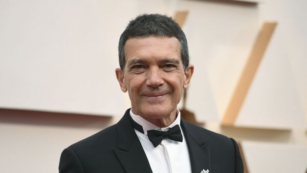 Antonio Banderas en la ceremonia de los Premios Óscar en el Dolby Theatre en Los Ángeles - Sputnik Mundo