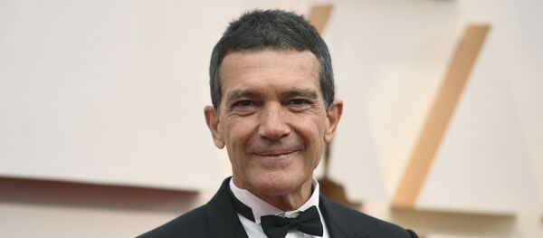 Antonio Banderas en la ceremonia de los Premios Óscar en el Dolby Theatre en Los Ángeles - Sputnik Mundo