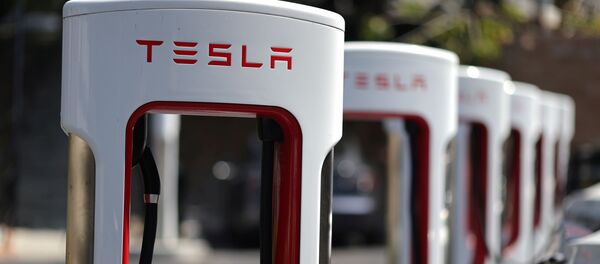 Un estación de recarga de automóviles Tesla Un estación de recarga de automóviles Tesla - Sputnik Mundo