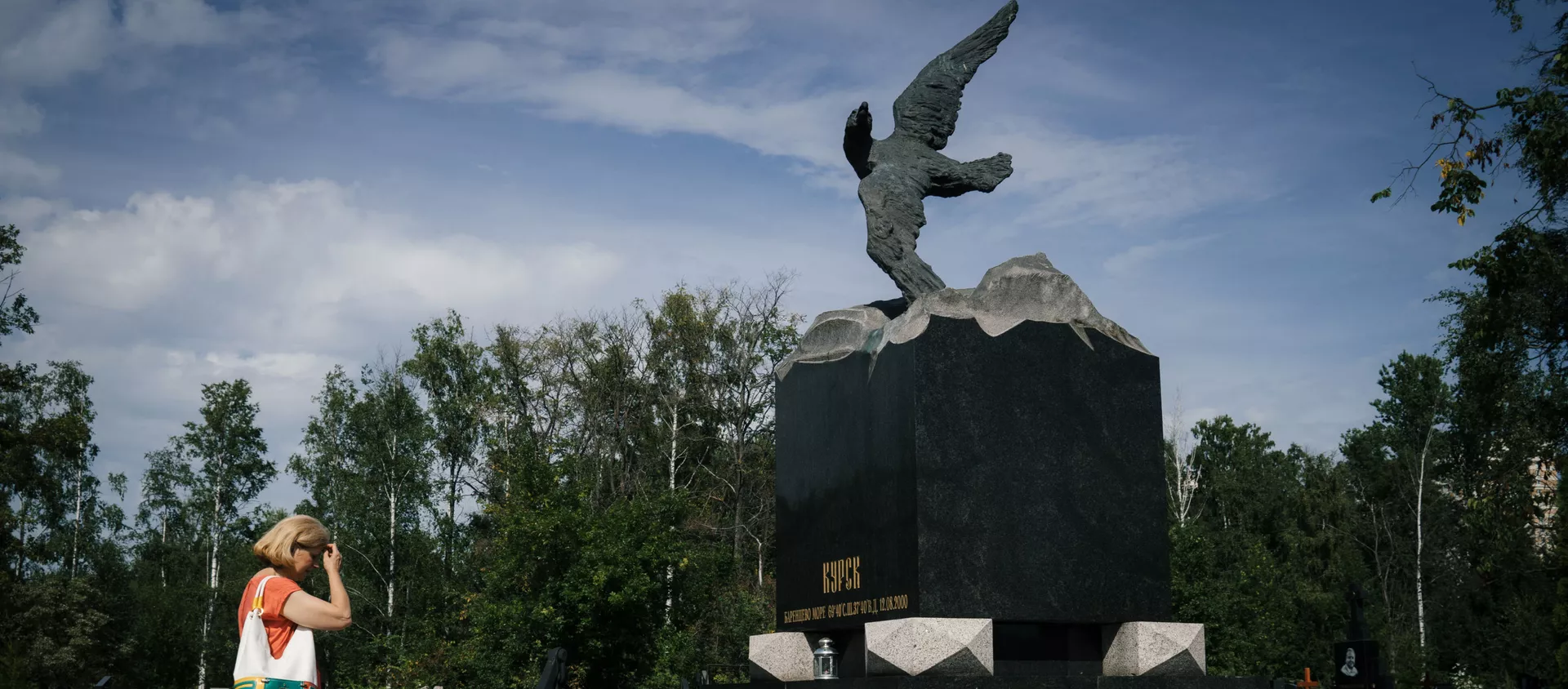 Monumento a las víctimas de la tragedia del Submarino Kursk en San Petersburgo Monumento a las víctimas de la tragedia del Submarino Kursk en San Petersburgo - Sputnik Mundo, 1920, 11.08.2020