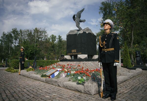 Misa en el 20 aniversario del naufragio del submarino Kursk se celebró en San Petersburgo - Sputnik Mundo