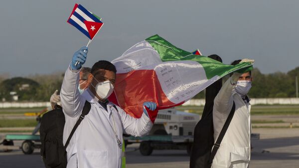 Primer contingente de la Brigada Henry Reeve llega al Aeropuerto Internacional José Martí en La Habana, Cuba luego de cumplir su misión en Italia. 8 de junio de 2020. - Sputnik Mundo