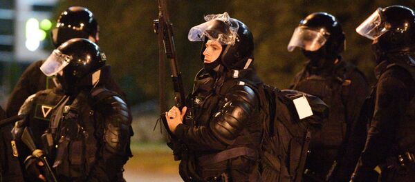 La Policía durante las protestas en Minsk - Sputnik Mundo