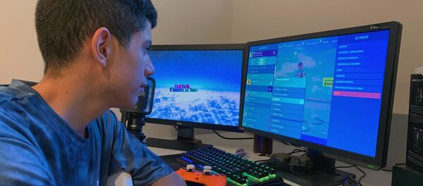 Carlos Caballero ha batido récords jugando al videojuego - Sputnik Mundo