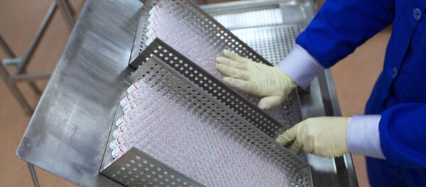 La producción de una vacuna rusa contra el COVID-19 - Sputnik Mundo