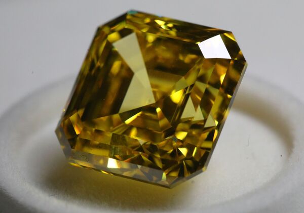 El diamante colorido más grande de Rusia es encontrado en Yakutia | Foto - Sputnik Mundo