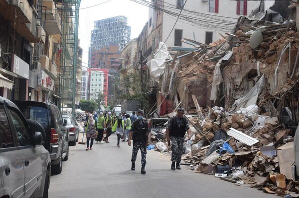 Gente sin casas y sin ayuda: así está Beirut a más de una semana de la explosión | Fotos, vídeo - Sputnik Mundo
