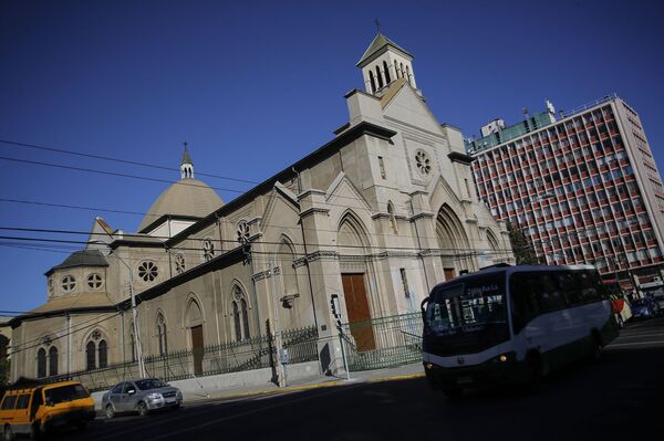 Demanda de 1,5 millones de dólares por abuso sexual en un obispado de Chile - Sputnik Mundo