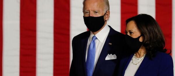 Candidato a la presidencia de EEUU, Joe Biden, con candidata a la vicepresidencia, Kamala Harris - Sputnik Mundo