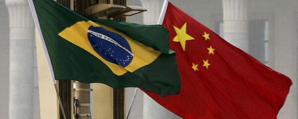 Banderas de Brasil y China Banderas de Brasil y China - Sputnik Mundo