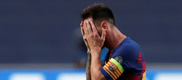 Liones Messi, futbolista argentino del FC Barcelona, lamenta la derrota de su equipo contra el Bayern de Múnich en la Liga de Campeones, el 14 de agosto de 2020 Liones Messi, futbolista argentino del FC Barcelona, lamenta la derrota de su equipo contra el Bayern de Múnich en la Liga de Campeones, el 14 de agosto de 2020 - Sputnik Mundo