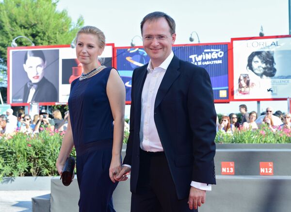 Las 10 familias con mayores ingresos en el poder ruso Las 10 familias con mayores ingresos en el poder ruso - Sputnik Mundo