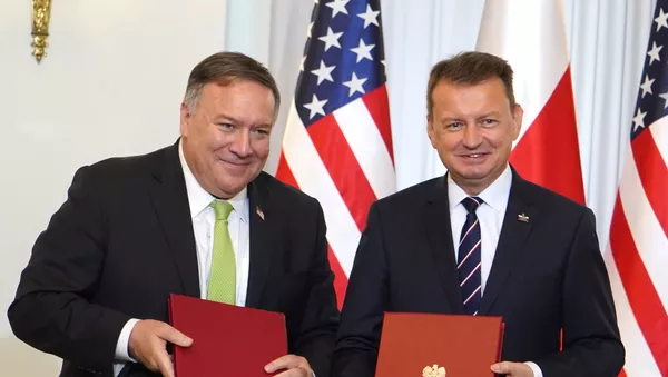El secretario de Estado de EEUU, Mike Pompeo, y el ministro de Defensa polaco, Mariusz Blaszczak - Sputnik Mundo
